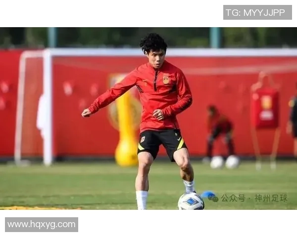 我曾是默默无闻的少年如今成为了足球明星的传奇之路